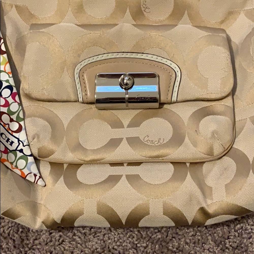• Purse • - Picture 2 of 5